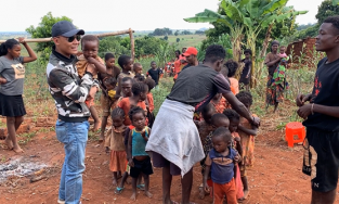 Chàng trai Việt làm từ thiện tại Châu Phi được nhắc đến nhiều nhất dịp Tết