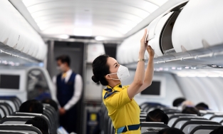 Kiến nghị ưu tiên cho tiếp viên, phi công tiêm vaccine Covid-19 đợt đầu