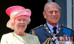 Phu quân Nữ hoàng Anh nhập viện ngay trong đêm khiến dân tình lo lắng