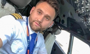 Thất nghiệp vì Covid-19, hội phi công 'hạ cánh' làm shipper, thợ cơ khí