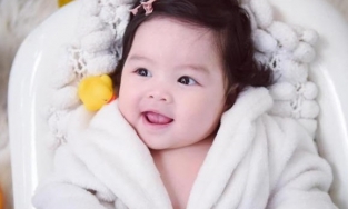 Hậu đổ vỡ với Trương Ngọc Ánh, Trần Bảo Sơn lần đầu khoe ảnh con gái cưng với vợ 2