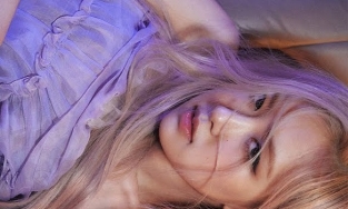 Vừa debut, Rosé vượt mặt BLACKPINK, phá kỷ lục pre-order chỉ trong 12 tiếng