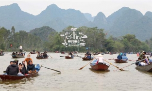 Hà Nội: Du khách phải quét mã QR khi dự lễ hội tại Chùa Hương