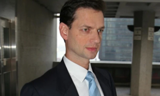 Con trai đấu tranh suốt 15 năm để đòi tài sản của cha tỷ phú từ tay “tiểu tam”, kết quả nhận được... 3000 VNĐ tiền thừa kế