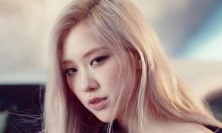 Rosé (BLACKPINK) lại  lập kỷ lục với với MV debut 'On The Ground'