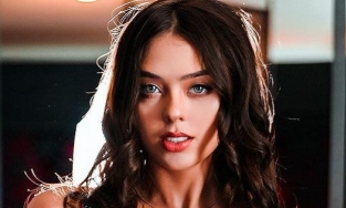 Bùi Tiến Dũng gặp scandal phát ngôn, bạn gái mẫu Tây vẫn rực lửa với bikini