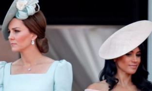 Công nương Kate từng khóc vì Meghan ném bó hoa xin lỗi vào thùng rác?