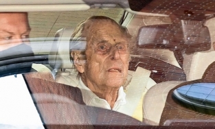 Hoàng thân Philip xuất viện giữa lúc Hoàng gia đang lao đao vì Meghan