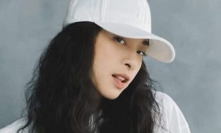 Ngô Thanh Vân đăng ảnh trẻ trung như gái 20, muốn yêu tình trẻ đến 'bạc đầu'