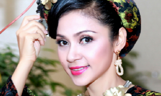 Việt Trinh phản hồi trước cáo buộc livestream bán hàng từ thiện để câu view