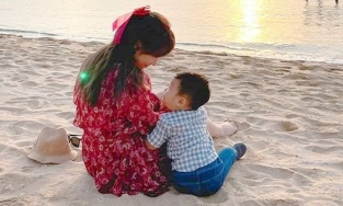 Fan bất ngờ nhưng khen ngợi hết lời với cách Hòa Minzy dạy con trai tập nói