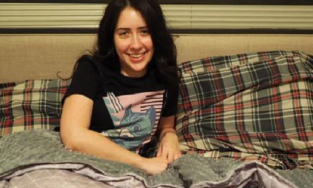 Xuất hiện chiếc chăn ru ngủ dành cho hội 'ế bền vững', cô đơn mỗi tối