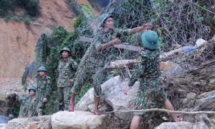 Sạt lở Rào Trăng: Bộ đội, công an chính thức trở lại tìm kiếm 11 công nhân mất tích