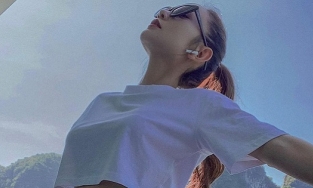 Vừa được báo Trung khen xinh như nữ thần, Minh Hằng bị soi 'chiếc bụng mỡ'