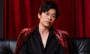 Tung ảnh đẹp như nam thần, NSƯT Hoài Linh bất ngờ được Phi Nhung cầu hôn