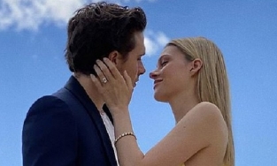 Con trai lớn nhà Beckham và vợ sắp cưới bọc vàng răng khôn làm 'tín vật tình yêu'