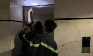 Hà Nội: Hai mẹ con bị nhốt trong thang máy chung cư cao cấp hơn 1 giờ