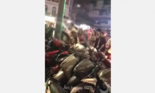 Dân mạng tranh cãi việc chồng thẳng tay đánh vợ trên phố đi bộ Hồ Gươm