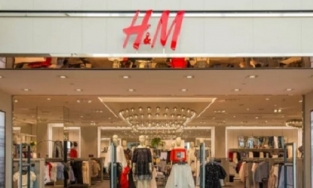 Thương hiệu thời trang H&M bị tẩy chay tại Việt Nam, CĐM kêu gọi đánh sập Fanpage