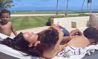 Hậu ly hôn, Kim Kardashian tươi tắn đưa các con đi nghỉ 