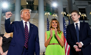 Barron Trump lần đầu lộ diện sau khi rời Nhà Trắng, gây bất ngờ với diện mạo hiện tại