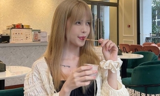 Thiều Bảo Trâm đố vị kem yêu thích, dân tình ùa vào đoán: 'Trà xanh chị ơi'