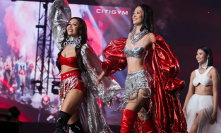 Tiểu Vy, Minh Tú khoe hình thể 'chuẩn chỉnh', thần thái ngời ngời trên sân khấu Rap Việt