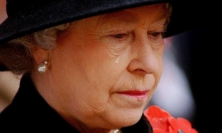 Nữ hoàng Anh lại đón nhận thêm tin buồn vào đúng ngày tang lễ của chồng