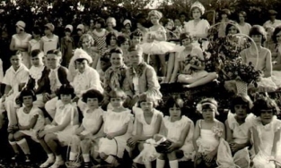 Người phụ nữ sinh con nhiều nhất thế giới với 16 lần sinh đôi, 7 lần sinh ba và 4 lần sinh tư