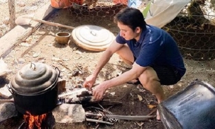 Phan Mạnh Quỳnh đúng chuẩn 'rể nhà người ta', vừa cưới đã phải đun nước, làm thịt gà