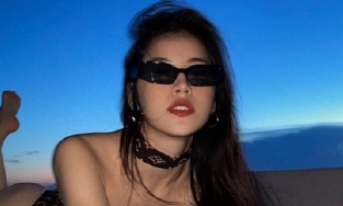 Chi Pu lại xuất hiện với loạt ảnh khoe vòng 3 đầy đặn, cơ bụng săn chắc