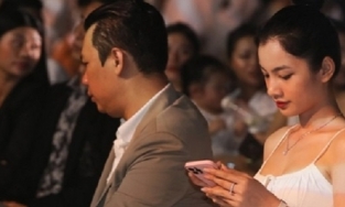 Đi sự kiện chung nhưng đăng thì cắt nửa kia ra, Cẩm Đan - Đức Huy vẫn lộ điểm 'thuộc về nhau'