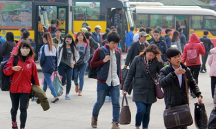 Người ngoại tỉnh phải khai báo y tế khi trở về Hà Nội sau nghỉ lễ 30/4-1/5