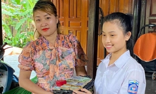 Hà Tĩnh: Nhặt được gần nửa tỷ, nữ sinh nghèo đứng đợi trả lại cho người mất
