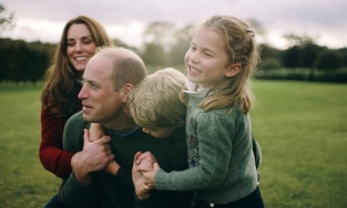 Công nương Kate đăng ảnh và video ngọt ngào kỷ niệm 10 năm ngày cưới