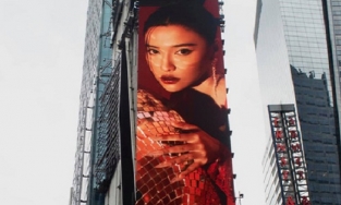 Bích Phương xuất hiện trên banner quảng cáo tại Quảng trường Thời đại ở Mỹ