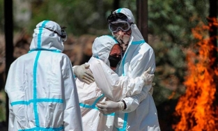 Covid-19 toàn cầu vượt 150 triệu ca, đại dịch vẫn đang tàn phá Ấn Độ