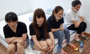 Hà Nội: Cảnh sát phá cửa phát hiện 12 người Trung Quốc nhập cảnh 'chui'