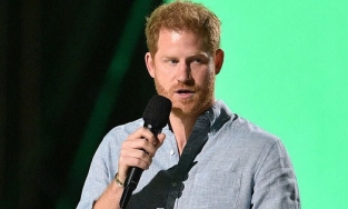 Harry bị chỉ trích 'đạo đức giả' sau bài phát biểu tại concert quy tụ sao hạng A