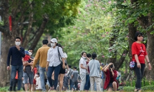 Hỏa tốc: Hà Nội khuyến cáo người dân không ra khỏi nhà khi không cần thiết