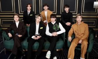 BTS 'vượt mặt' BLACKPINK lập kỷ lục lịch sử trên BXH Billboard World Albums