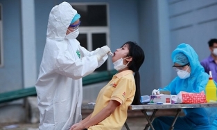 Hà Nội: Ghi nhận thêm 5 ca Covid-19, trong đó có 4 học sinh lớp 12