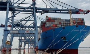 TP.HCM: Ghi nhận 3 ca nghi nhiễm Covid-19 trên tàu neo đậu tại Nhà Bè