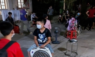 Hưng Yên: Một học sinh nhiễm Covid-19, 38 em đi cách ly trong đêm