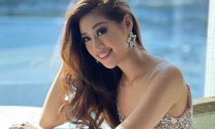 Khánh Vân được fan quốc tế săn đón, đi đến đâu cũng có người đợi gặp và hô tên 