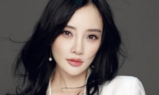 Lý Tiểu Lộ phủ nhận cặp kè rapper đã có vợ