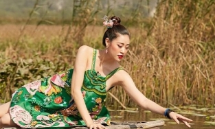 Thời của Khánh Vân: Không những được chọn mà còn xuất hiện đến 2 lần trong teaser quảng bá của Miss Universe