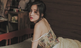 Bà Tưng khoe nhan sắc tựa nàng thơ nhưng các vòng đẫy đà lại là tâm điểm