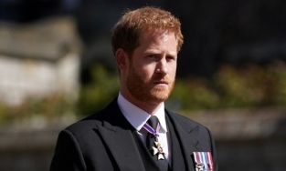 Harry gọi Hoàng gia là 'sở thú', nhận là nạn nhân của cách dạy con từ cha