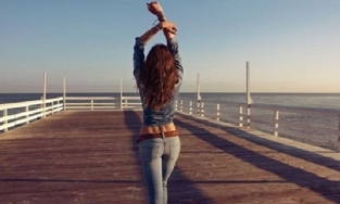 Nhân tướng học: 'Lúm đồng tiền' sau lưng có ý nghĩa gì?